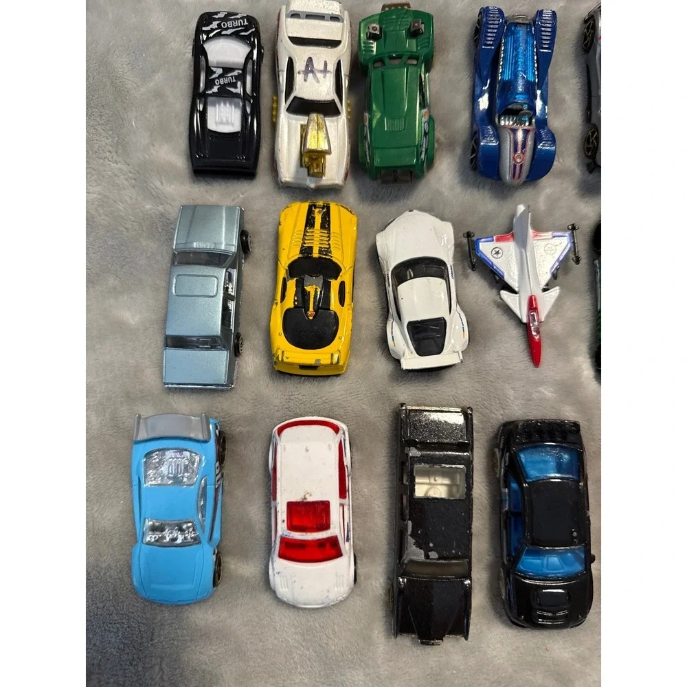 Lot of 33 Hot Wheels Die Cast Cars Mixed Vehicles Cars Planes‎ Bus